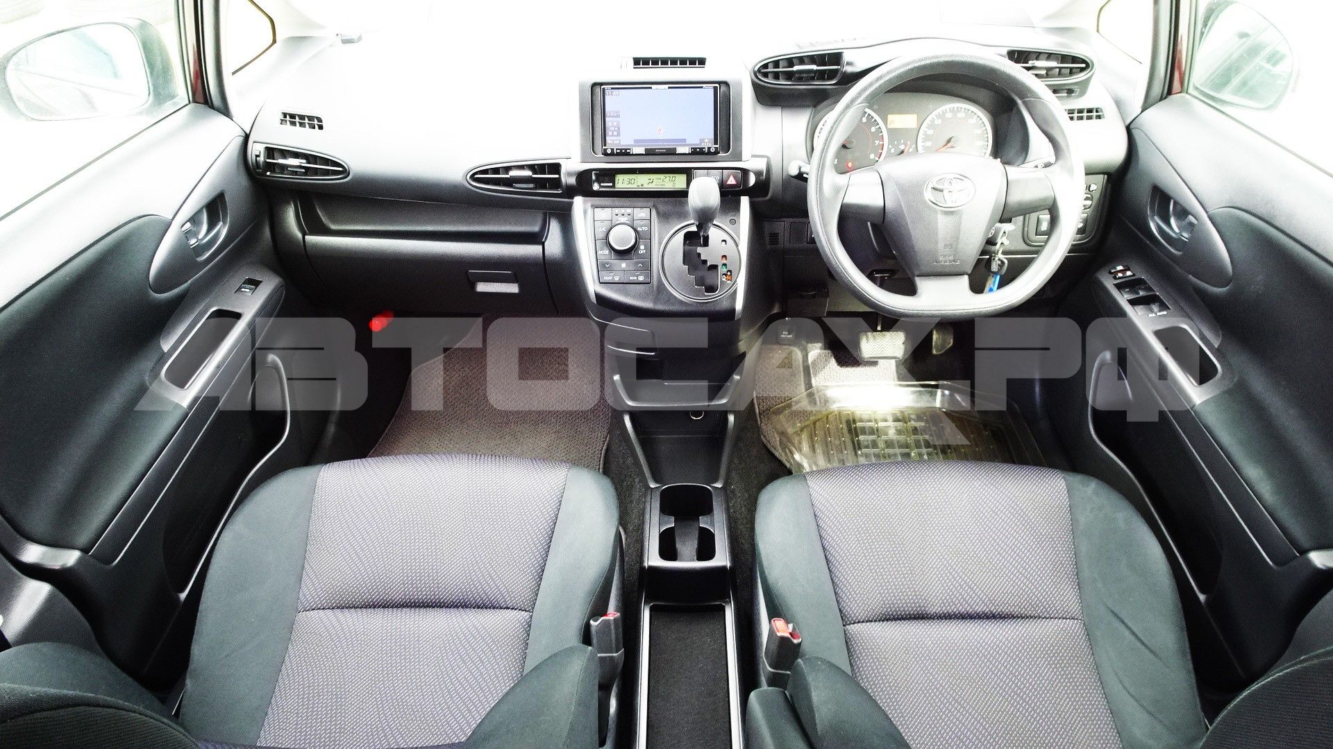 Toyota Wish 2017, Минивэн — фото 11