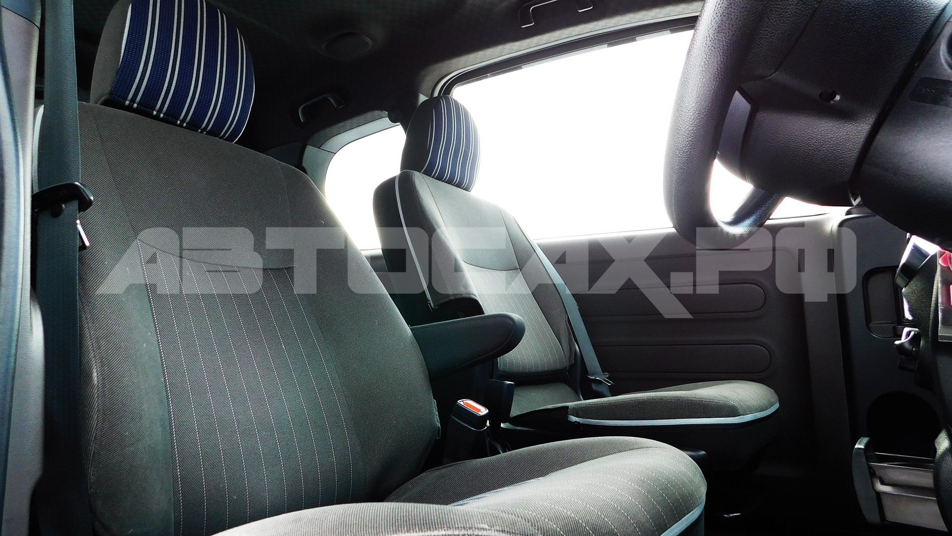 Toyota Spade 2018, Хэтчбек — фото 13