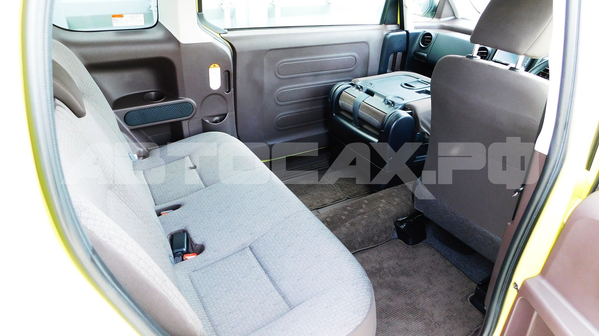 Toyota Spade 2014, Хэтчбек — фото 11