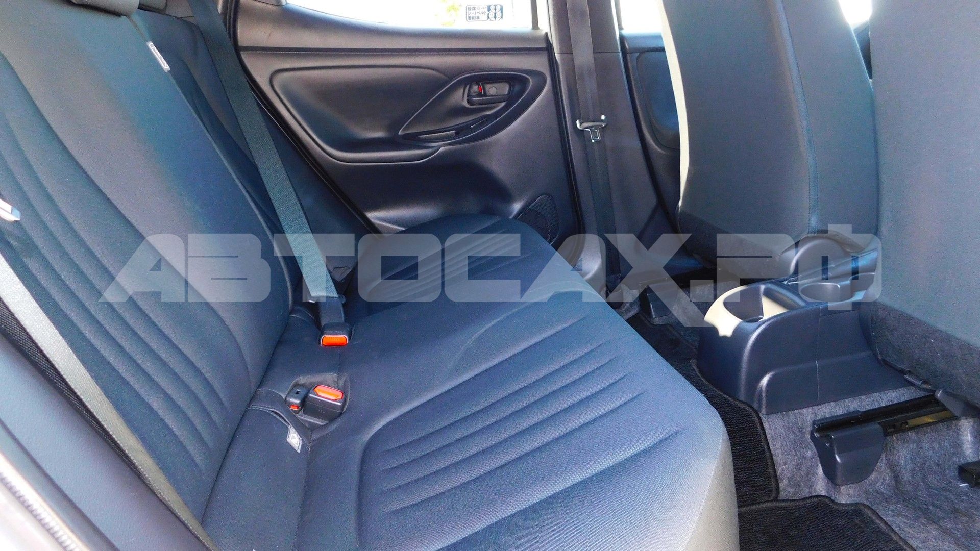 Toyota Yaris 2023, Хэтчбек — фото 21