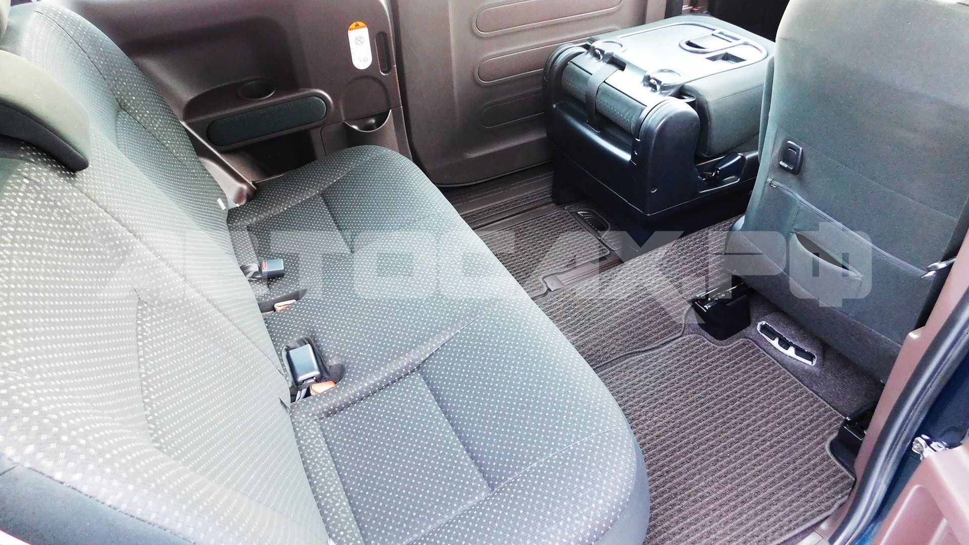 Toyota Spade 2016, Хэтчбек — фото 17