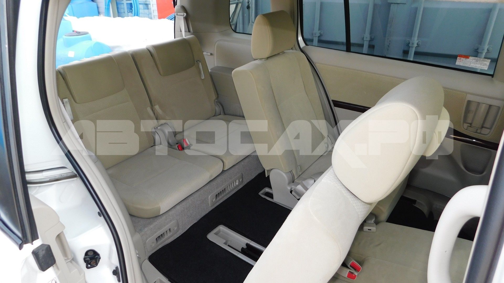 Toyota Isis 2017, Минивэн — фото 18